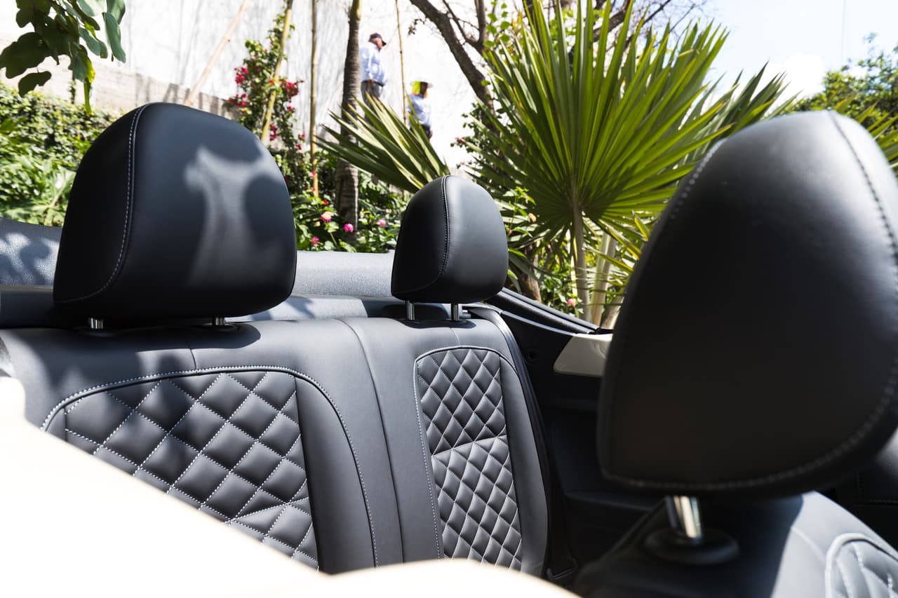 Los modelos SEL agregan faros delanteros con tecnología de bi-xenon y LED en los posteriores, asientos de cuero con costuras en forma de ‘diamantes’, ruedas de 18”, Park Distance Control, sistema Discovery Media con navegación y audio ‘premium’ Fender.