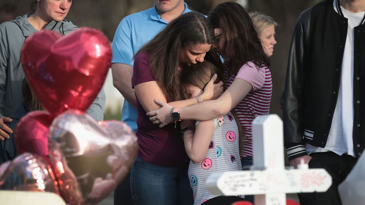 La comunidad de Crystal Lake lamentó este trágico desenlace. La próxima audiencia para los padres acusados por la muerte de su hijo será el 29 de abril.