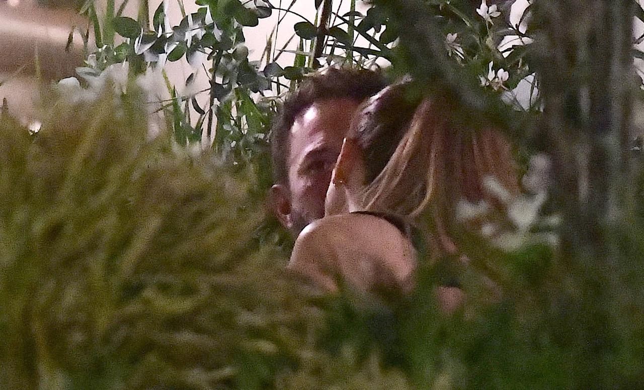 El llanto de Ben Affleck habría ocurrido sin la presencia ni de sus hijos ni los de la cantante, con quienes viajaron a París. 
<br>