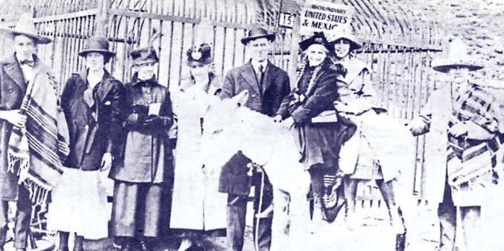 Por eso le pintaron las rayas al burro, porque casi no se veía en la foto.