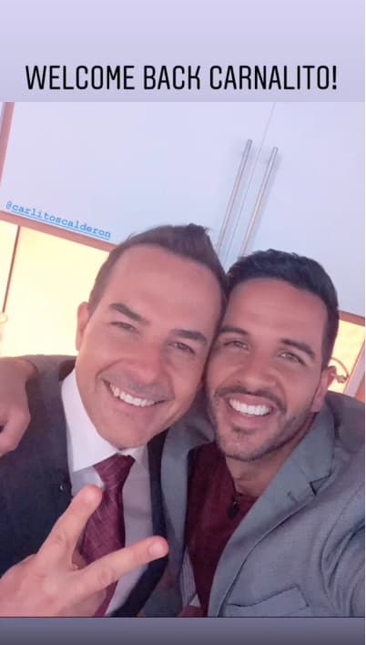 Sus grandes amigos del show lo esperaban con ansias. Chef Yisus fue uno de los primeros en tomarse la foto con Carlitos.