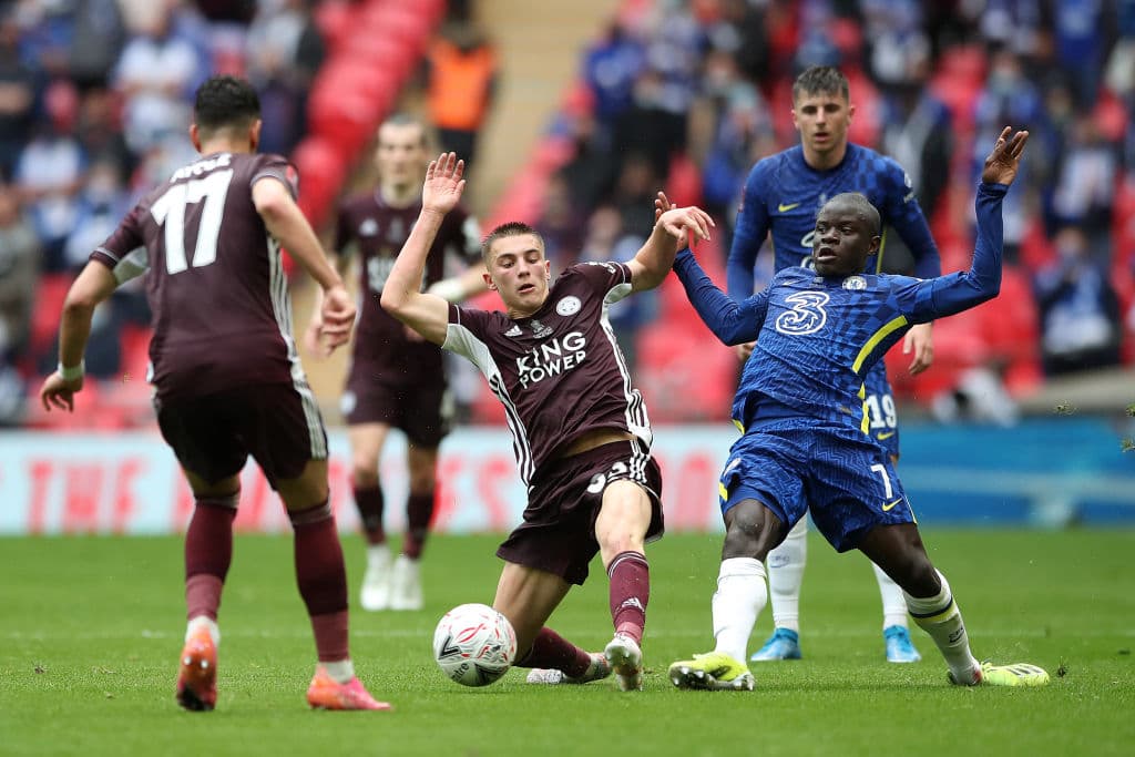 El solitario gol de Youri Tielemasns y la enorme figura de Kasper Smeichel en al portería, le dan el primer título de FA Cup en su historia al Leicester City.