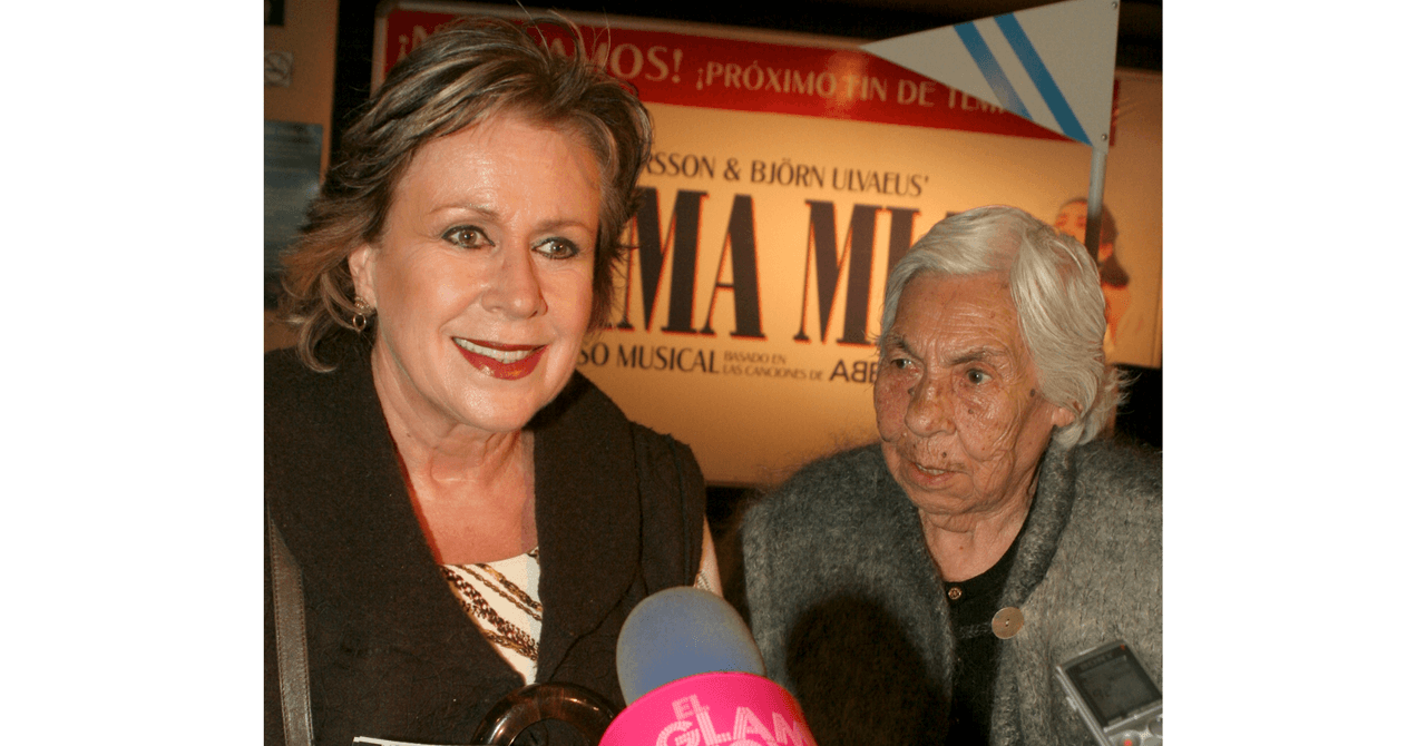 Laura Zapata y su abuela, Eva Mange