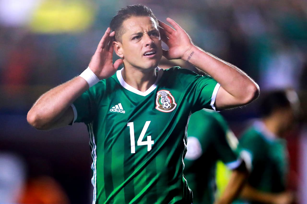 <b>Delanteros: </b>Javier Hernández.