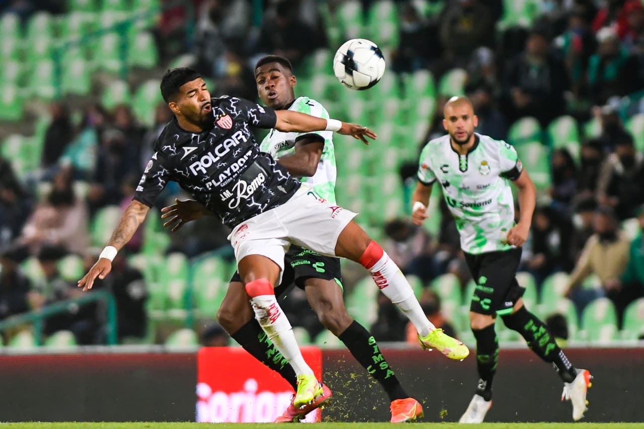 Necaxa se aprovechó de un equipo de Santos que no vive un buen arranque de temporada y los goleó a domicilio.