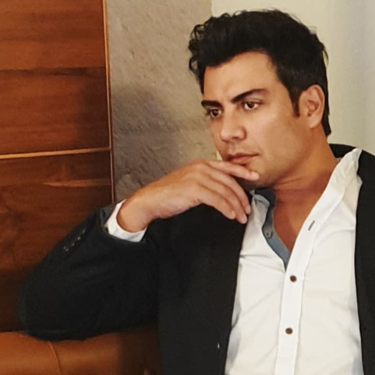 “El realismo creo que es importante resaltar y creo que esas son las principales diferencias”, precisó ante las cámaras del matutino.