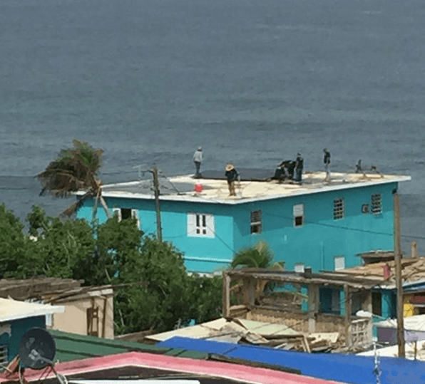 "Estoy feliz porque ya mi gente de La Perla cuenta con una lavandería comunitaria solar. Poco a poco vamos reconstruyendo La Perla. Gracias a las empresas y grupo de voluntarios de #PorlosNuestros por hacerlo posible", escribió el intérprete de 'Despacito'.