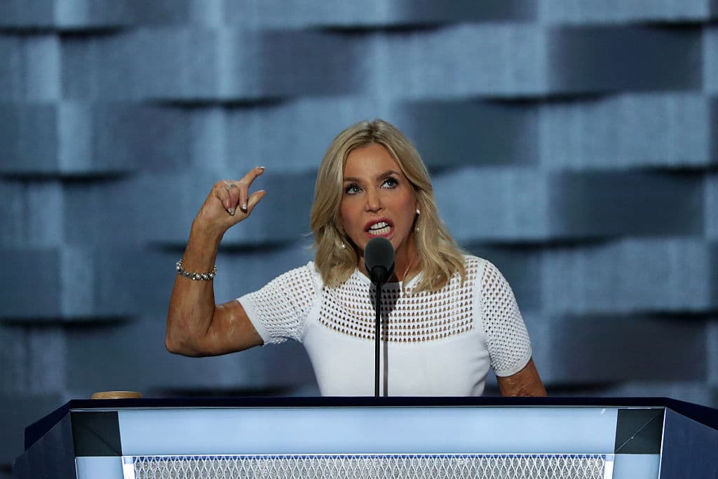 Lauren Manning sufrio graves quemaduras en el World Trade Center. Ahora apoya a Hillary Clinton.