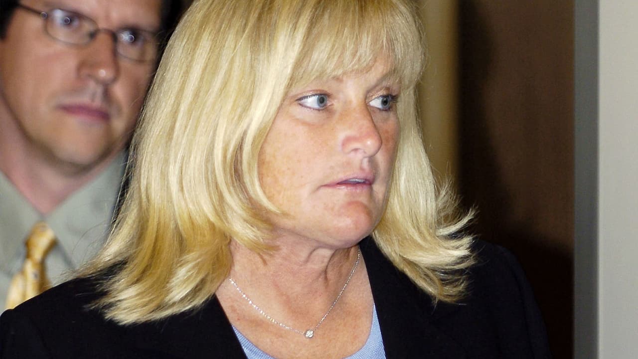 Así que poco tiempo después conoció a Debbie Rowe. Justo ese año se casaron y ella anunció al poco tiempo que estaba embarazada del primer hijo de Michael: Prince.