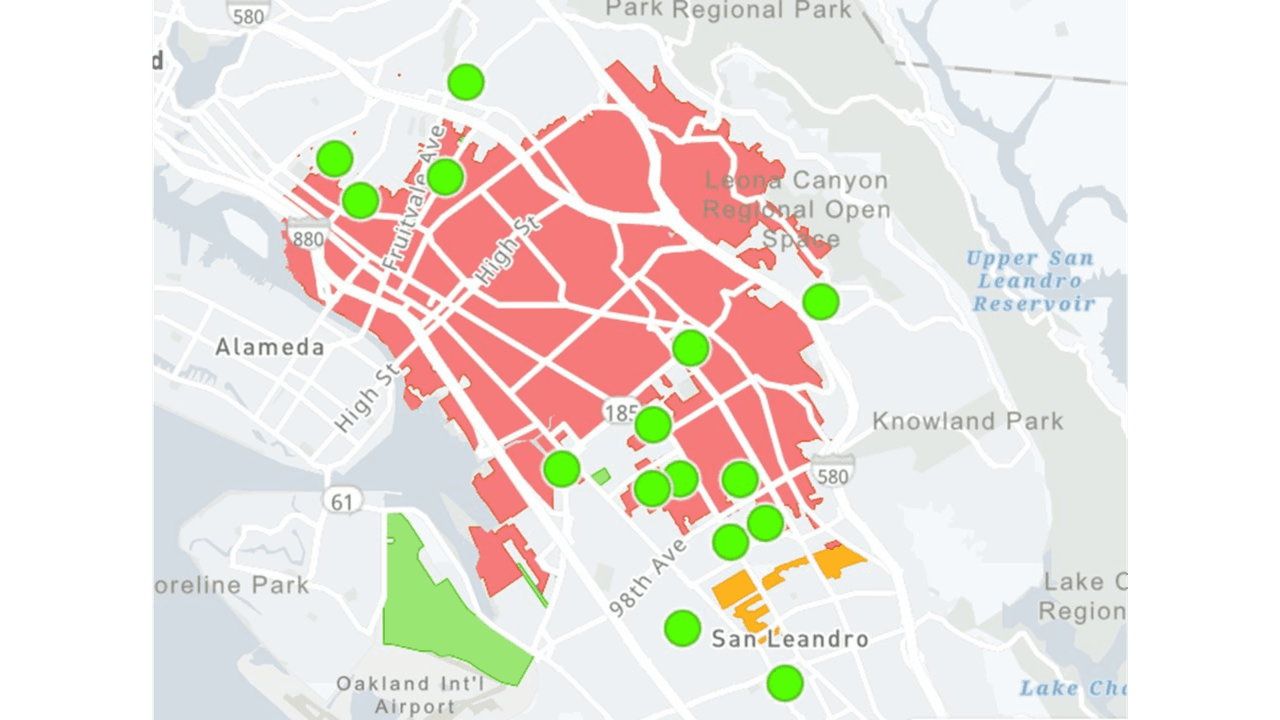 El Departamento de Bomberos de Oakland publicó esta imagen para indicar las zonas que estaban sin luz en Oakland.