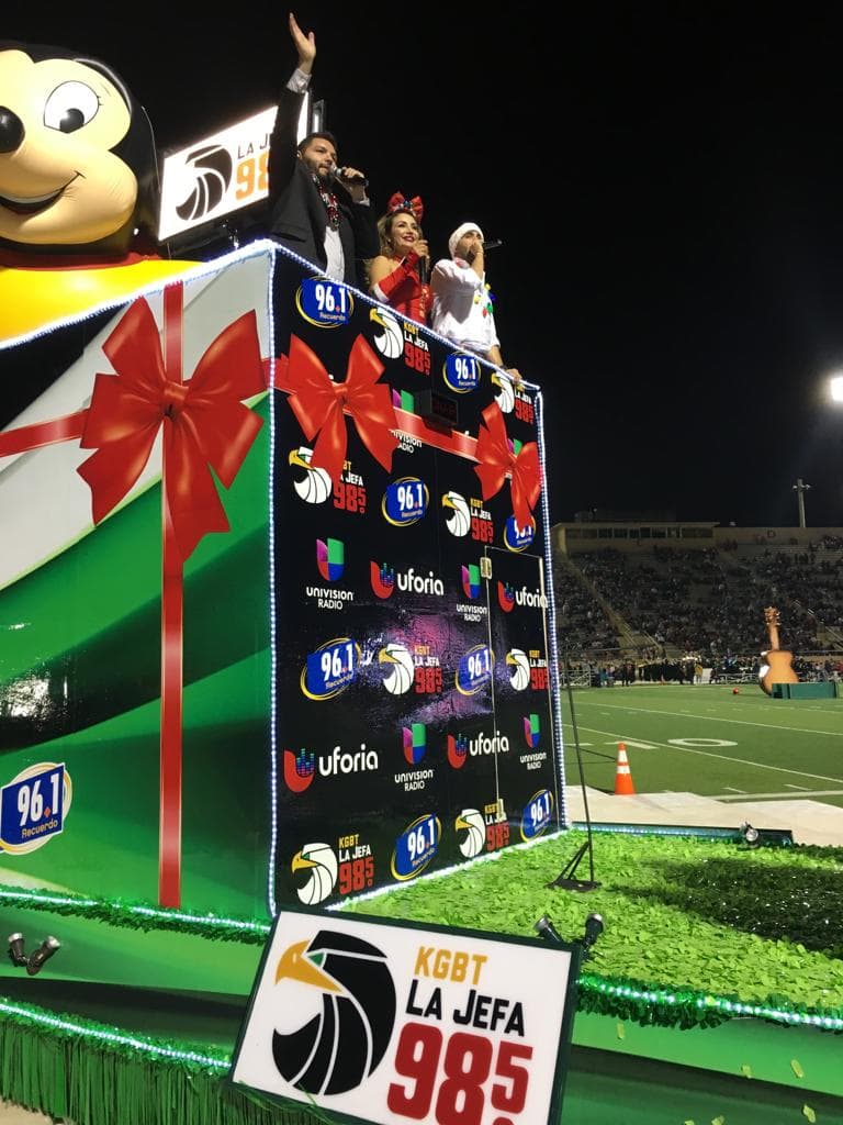 Esta es la primera vez que ellos participan en el desfile navideño.