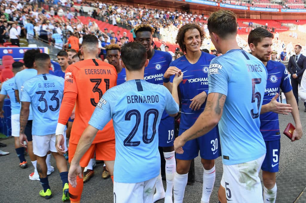 En la premiación hubo cordialidad entre los jugadores de los dos equipos más allá de tratarse del primer título oficial de la temporada 2018-2019.