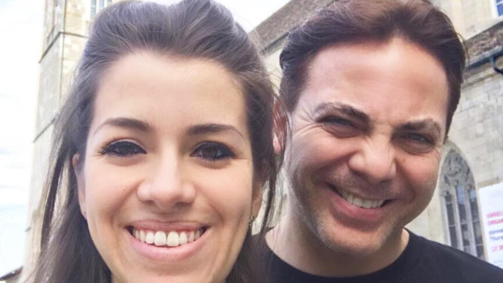 En mayo de 2017 el cantante Cristian Castro confirmaba su relación con la pianista mexicana Carol Victoria e incluso anunció su compromiso. "Tengo novia y estoy comprometido con ella; espero ponerme más responsable, ya que sí hay boda en puerta", dijo en ese entonces al diario mexicano 'Reforma'.