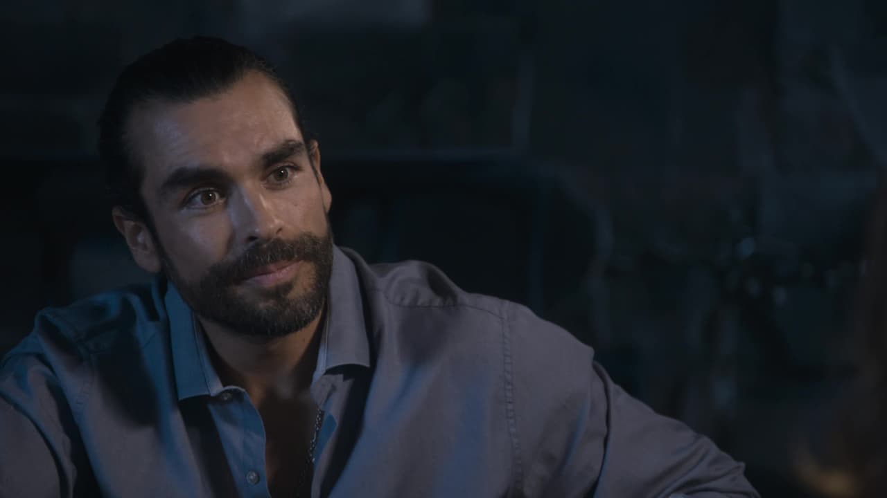 Las miradas y risas cómplices han comenzado a nacer entre esta pareja.