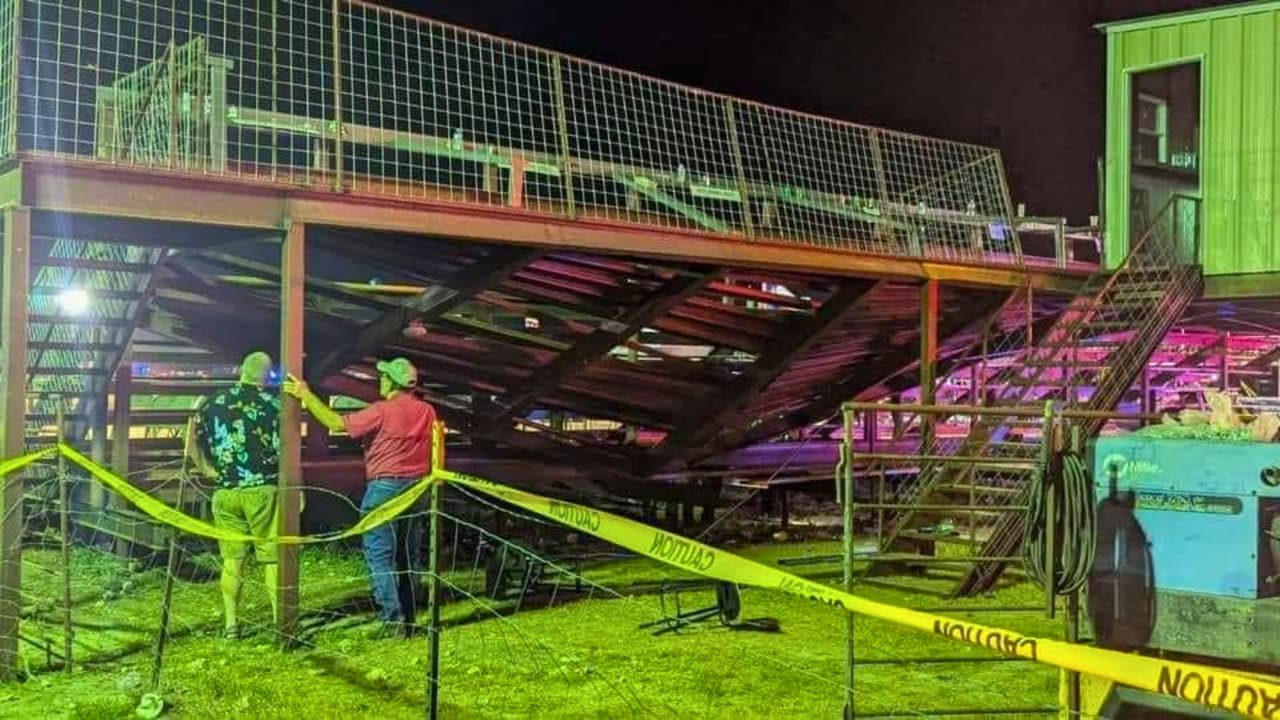 Una fotografía, tomada después del colapso de las gradas, revela el daño que sufrió la estructura.