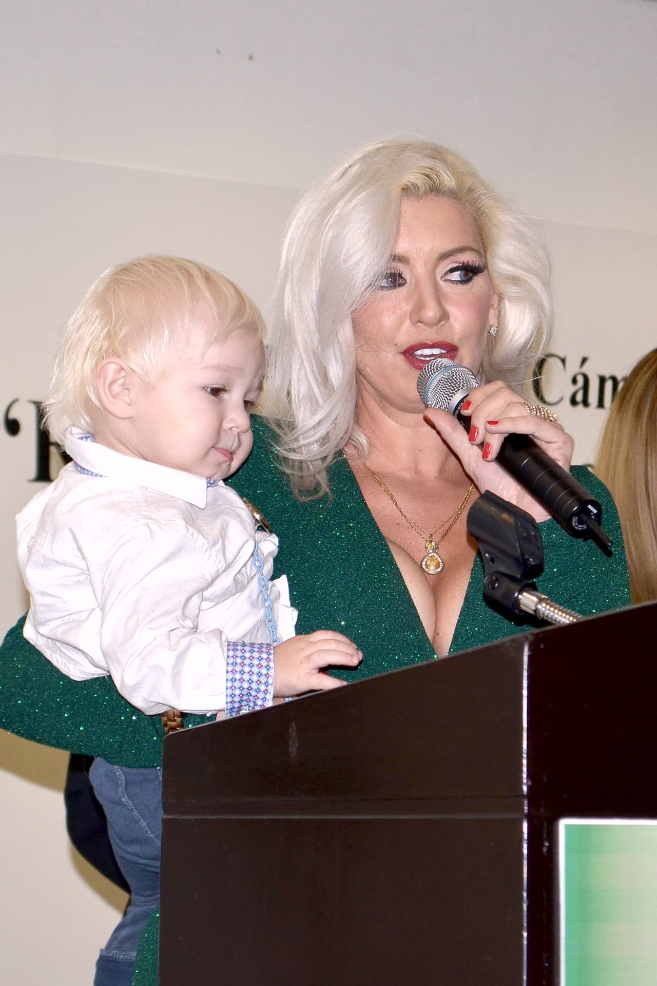 Todo se debió a una
<b> bacteria</b> que posiblemente adquirió en un parque. La actriz relató su angustiante experiencia en Instagram.
<br>