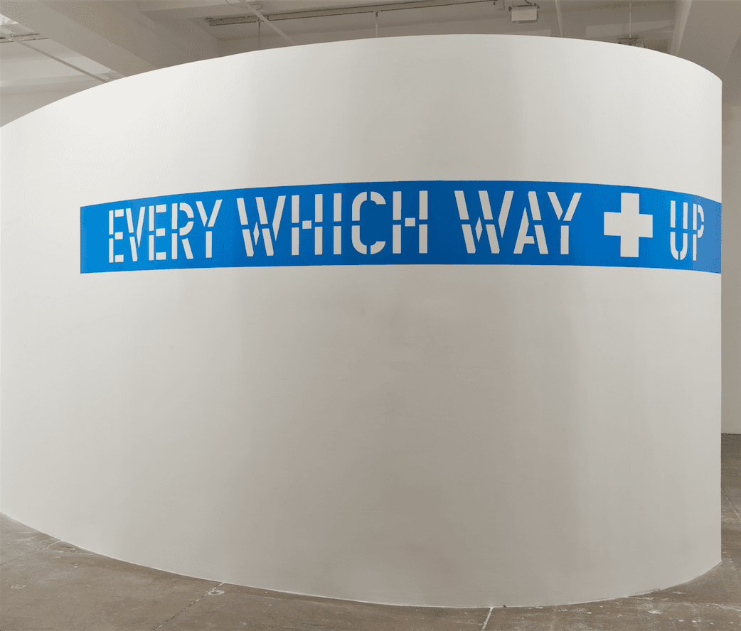 Lawrence Weiner Every Wich Way + Up, 2010 Lenguaje + materiales Galería: Marian Goodman Feria: Art Basel Miami Beach