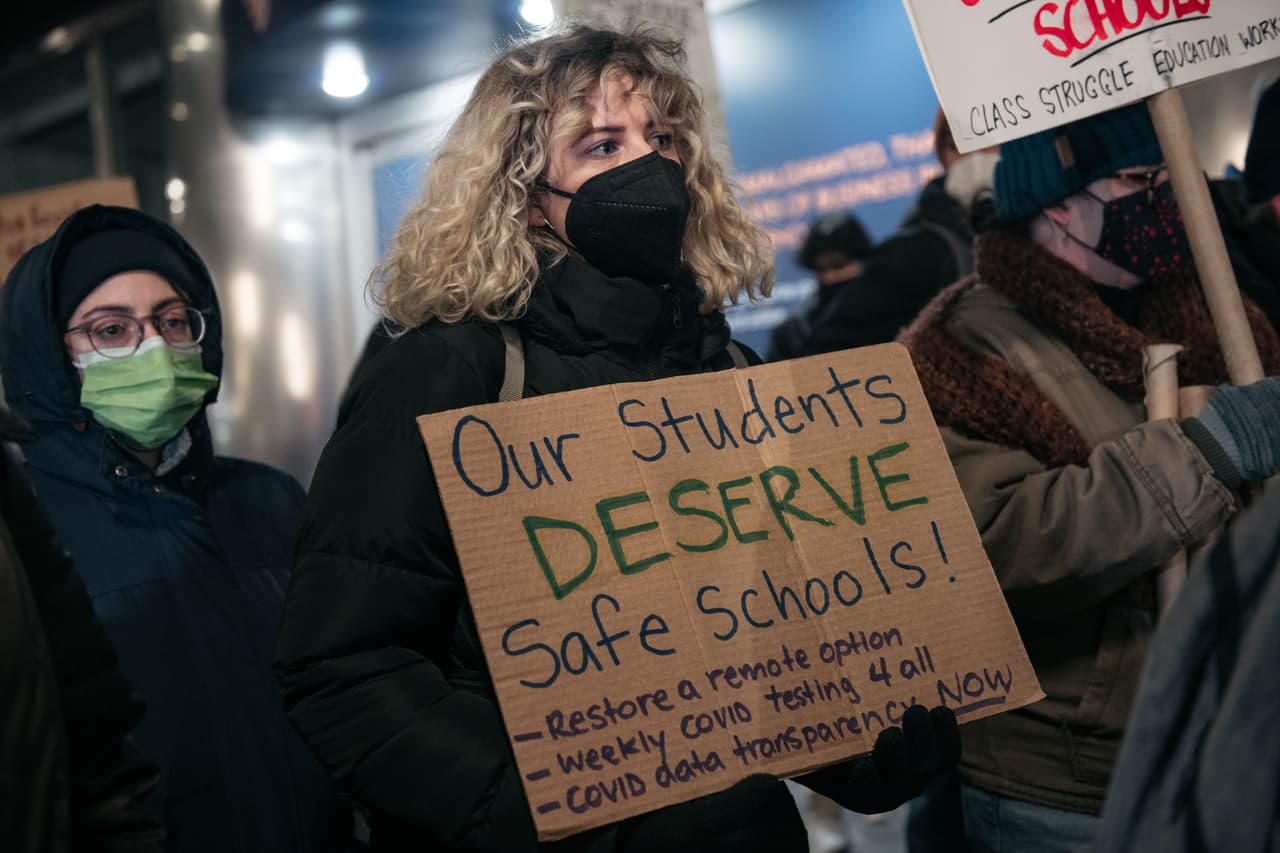 Además de la opción de clases en línea, los maestros exigen un endurecimiento en las medidas de control para así, evitar la propagación del virus.
