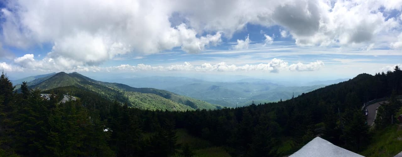 Conoce más sobre Mount Mitchell, 
<b><a href="https://www.ncparks.gov/state-parks/mount-mitchell-state-park">aquí</a></b>.