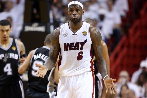 A pesar de su discreta anotación, esta vez LeBron si fue apoyado por su compañeros.