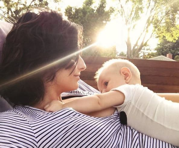 “Por ahora casi no duermo, pero 
<b>entiendo que son gajes del oficio</b>” señala Aislinn acompañada de su esposo.