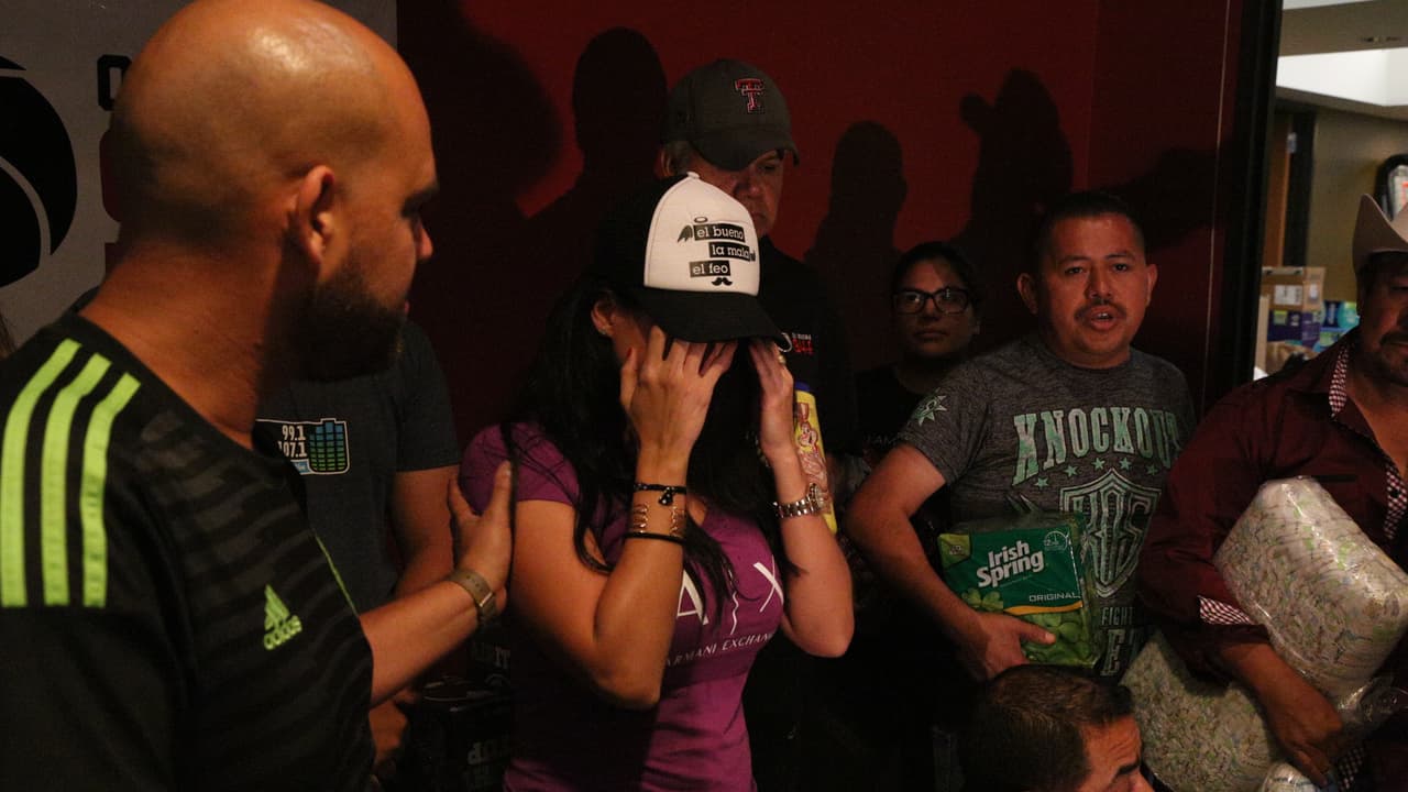 Raúl 'El Pelón', Carla Medrano y El Feo ya están en Texas y quedaron sin palabras por ver el apoyo de todos sus radioescuchas en Dallas.