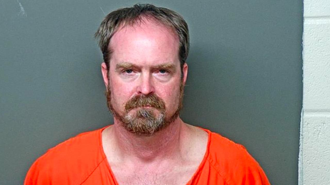 Condenan a 10 años de cárcel a exoficial de Texas por agresión sexual de mujeres a las que invitaba a “cazar fantasmas”