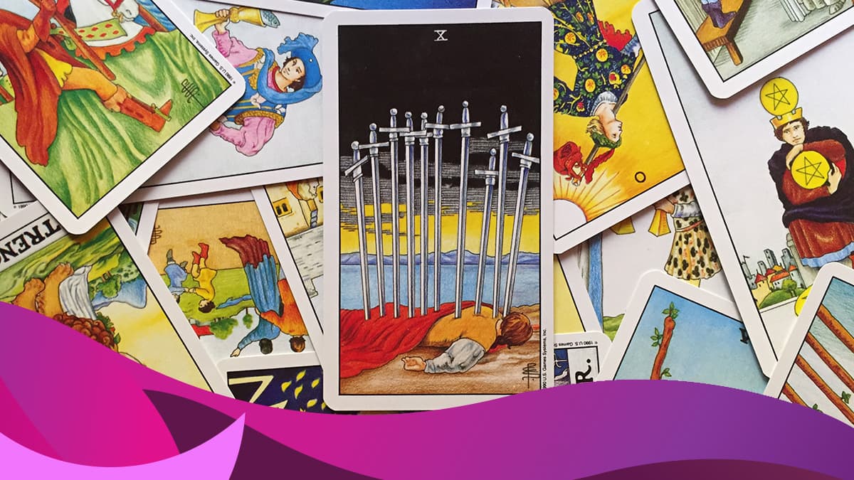 Al ver a primera vista la carta del diez de espadas en el tarot uno pensaría que son puras malas noticias, pero hay que recalcar que cada una de las 78 cartas de la baraja poseen atributos positivos y negativos en igual medida, así que no hay que empezar a temblar si te sale en tu lectura.