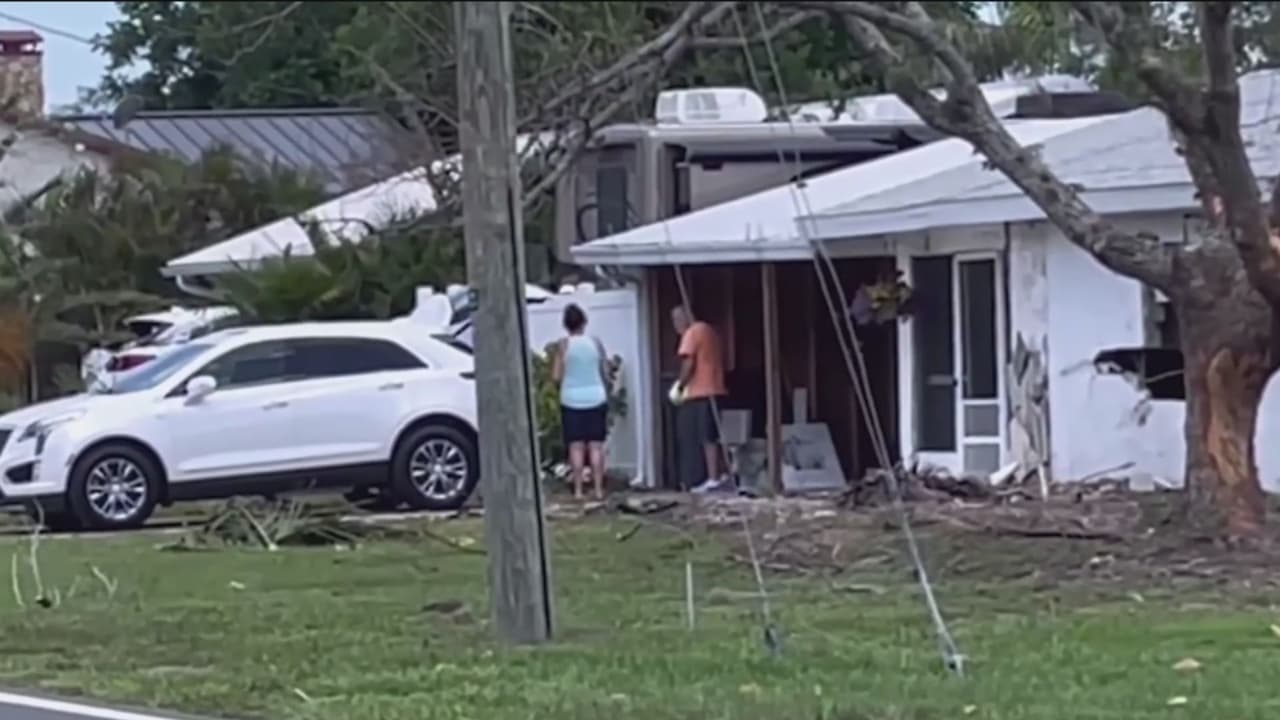 Cuatro miembros de una familia mueren tras accidente en Ruskin donde un vehículo chocó contra una vivienda