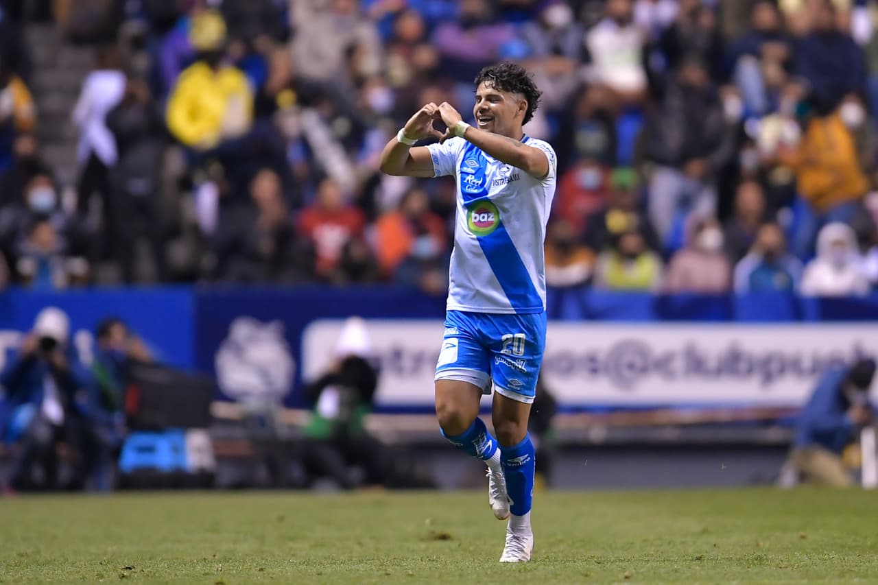 En un partido lleno de emociones, América fue de lo sublime con un gol en el minuto 1 a lo ridículo con dos expulsiones en 4 minutos, pero Puebla perdonó, no supo abrir el cerrojo y todo terminó en empate para repartir puntos en el inicio del torneo.