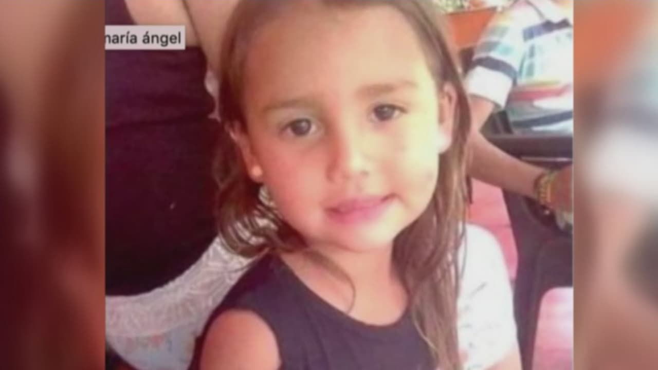 <b>Buscan a una niña de 4 años que fue raptada y lanzada a un río</b>
<br>
<br>María Ángel Molina fue lanzada a un río en Colombia. Un hombre confesó el hecho y fue arrestado. Al parecer el sujeto quería robarse a la niña y a sus hermanas, y para ello contactó a la madre de las pequeñas por Facebook.