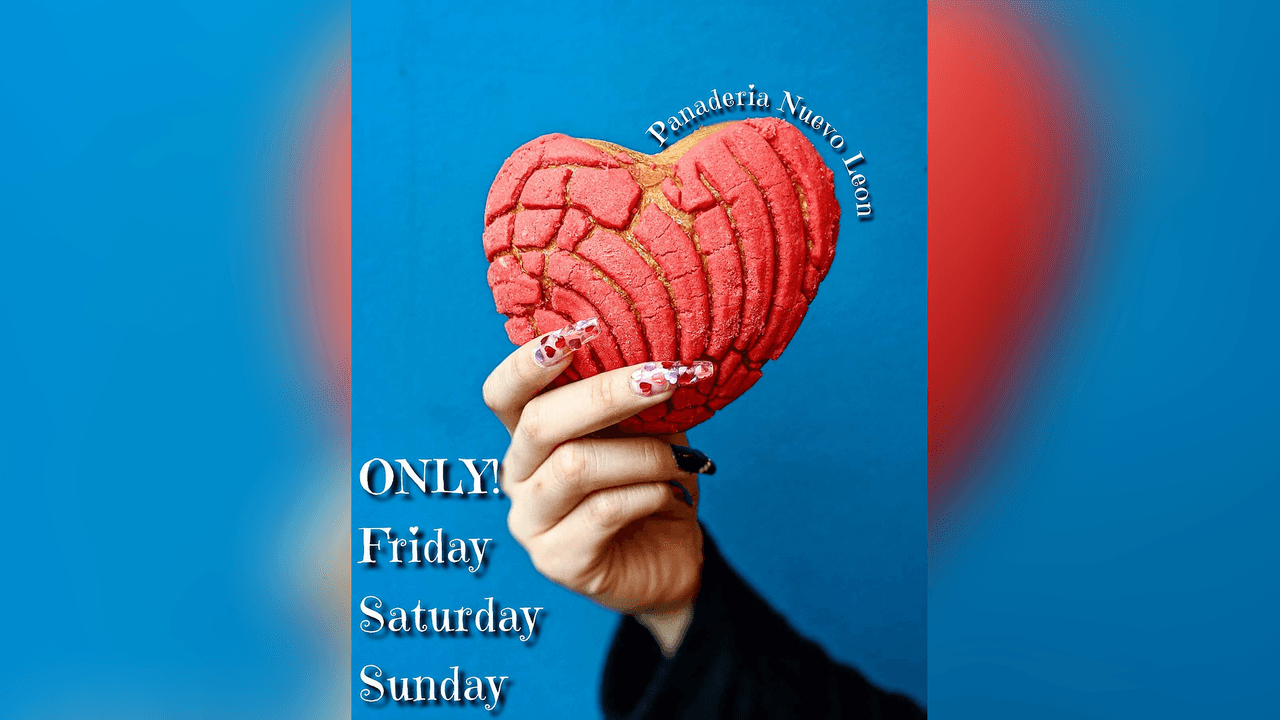 Una concha en forma de corazón.