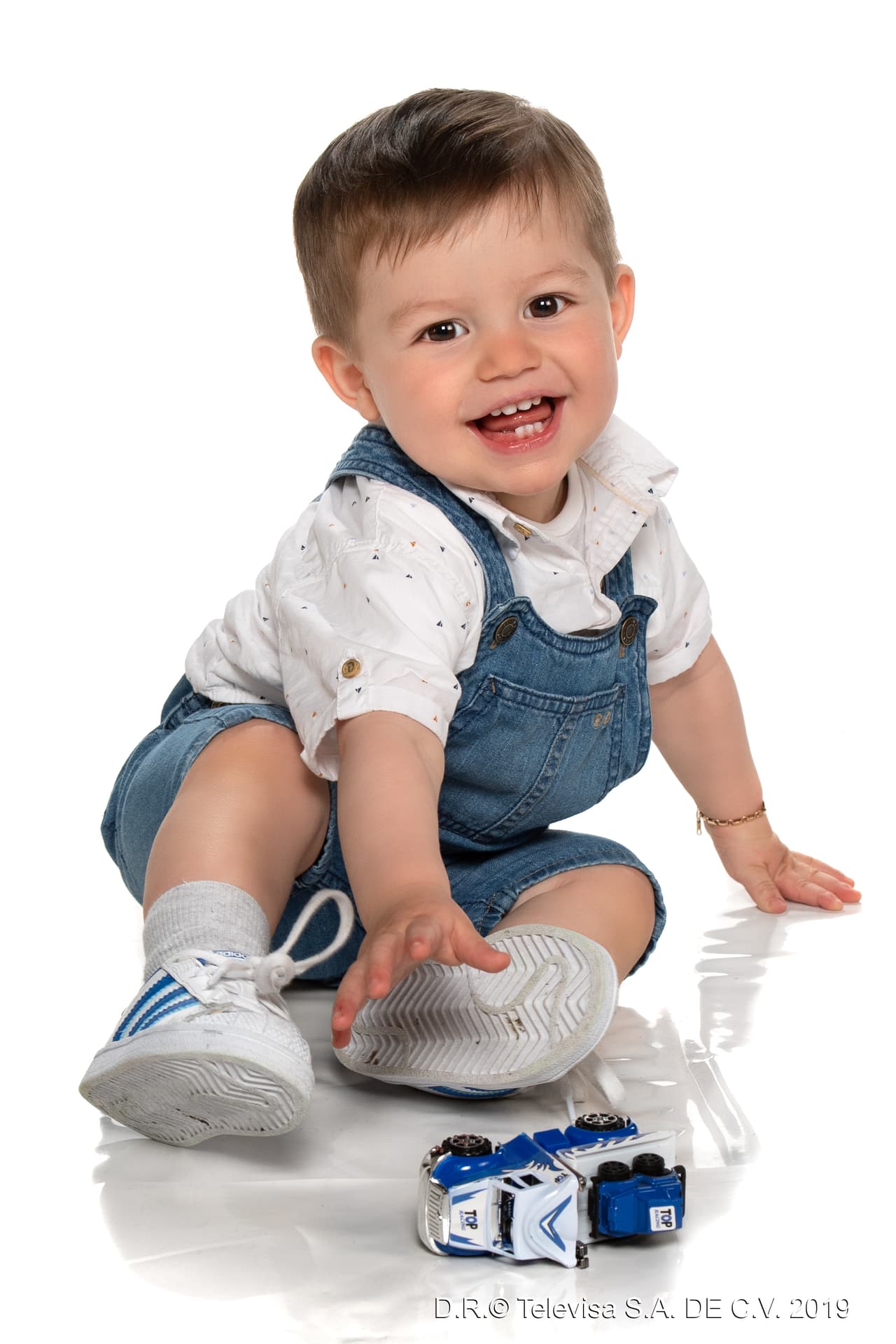 Lander Errasti es el rostro angelical de esta aventura al interpretar a Emiliano, un adorable bebé que con su sonrisa e inocencia enloquecerá y también conquistará a Lorenza y cambiar su vida para siempre. 
<br>