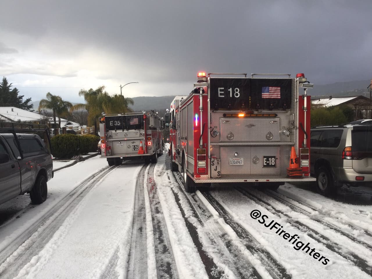 Granizo cubrió varios vecindarios del Área de la Bahía el domingo, 10 de marzo, donde varias calles de terminaron con una manta blanca de granizo.