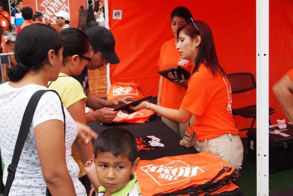 Música, fiesta y un gran ambiente se vivió este domingo en Plaza Fiesta, donde más de 80 mil personas disfrutaron de las Fiestas Patrias junto al equipo de Univision 34.