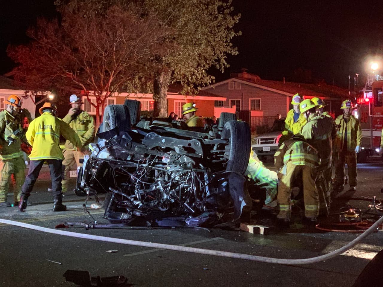 17 de noviembre: Dos hermanos hispanos murieron luego de que un carro chocara contra su vehículo que se encontraba estacionado en Winnetka.