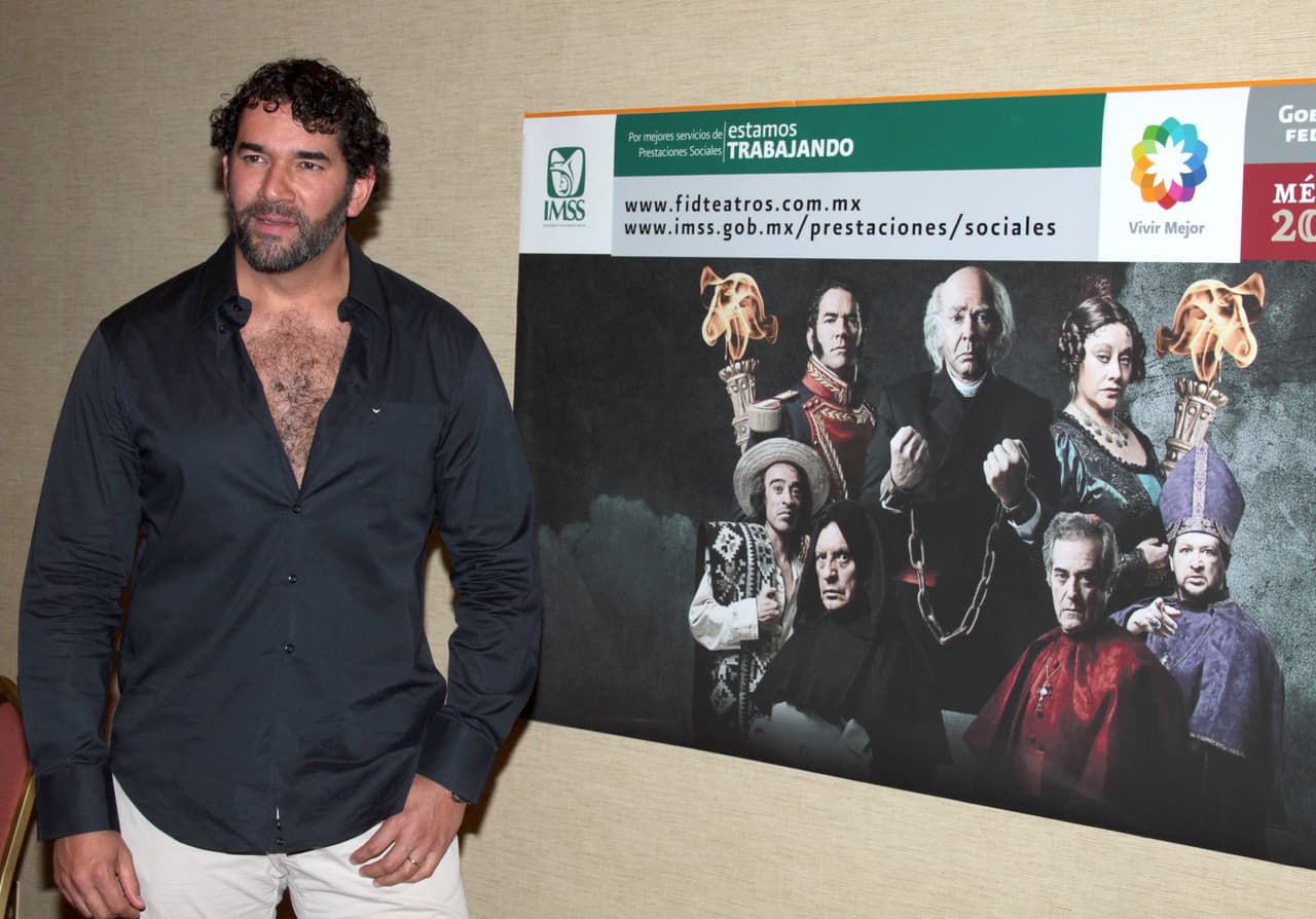 "Ya sabían todos en Televisa, Juan Osorio, Niurka, todos, qué horror. Estaba (Santamarina) haciendo justo una telenovela ('Velo de novia') con Susana González", destacó.