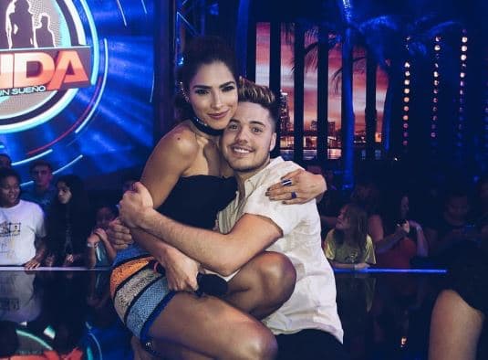 Durante el corte a comerciales no pierden chance para encontrarse.