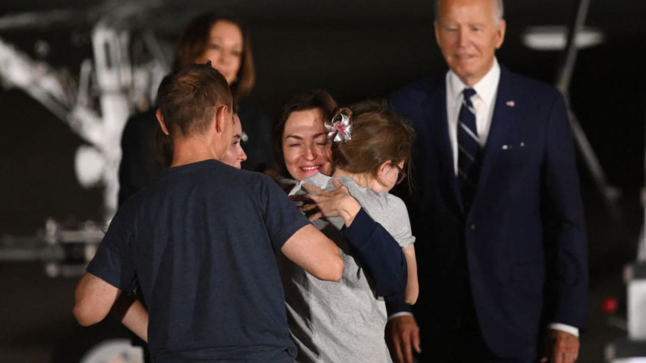 Por qué el intercambio de prisioneros con EEUU es en realidad una victoria para Rusia (y qué riesgos conlleva)