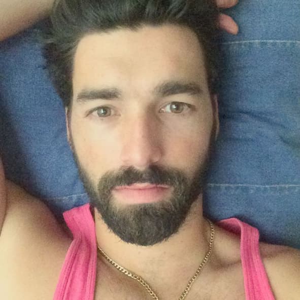 Además de ser actor, en 2015 fue imagen de una conocida plataforma para encontrar hoteles turísticos.
<br>