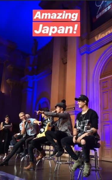 Además de cantar, la boyband latina se dio tiempo de platicar, a través de un intérprete, con las jovencitas japonesas.