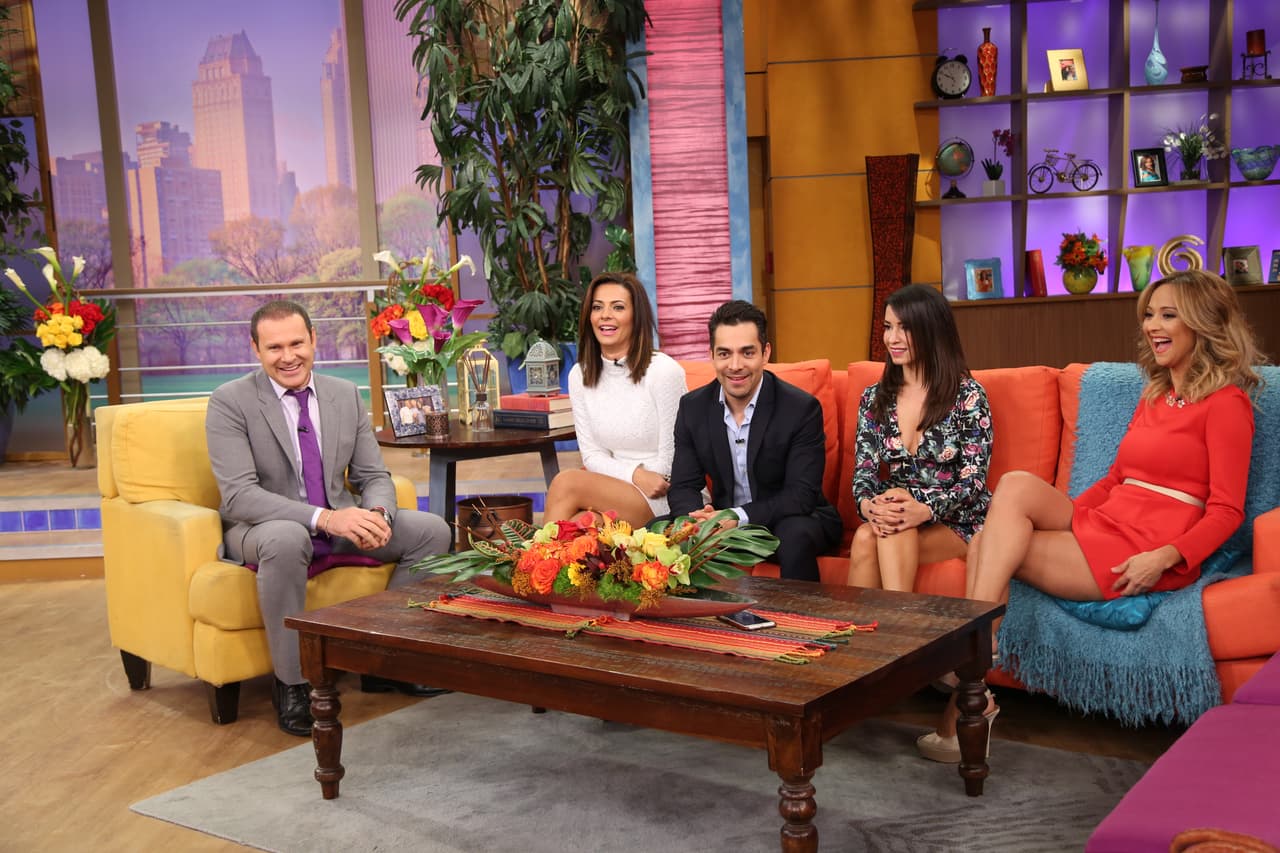 E invitó a los televidentes a acompañarlos en esta nueva aventura.