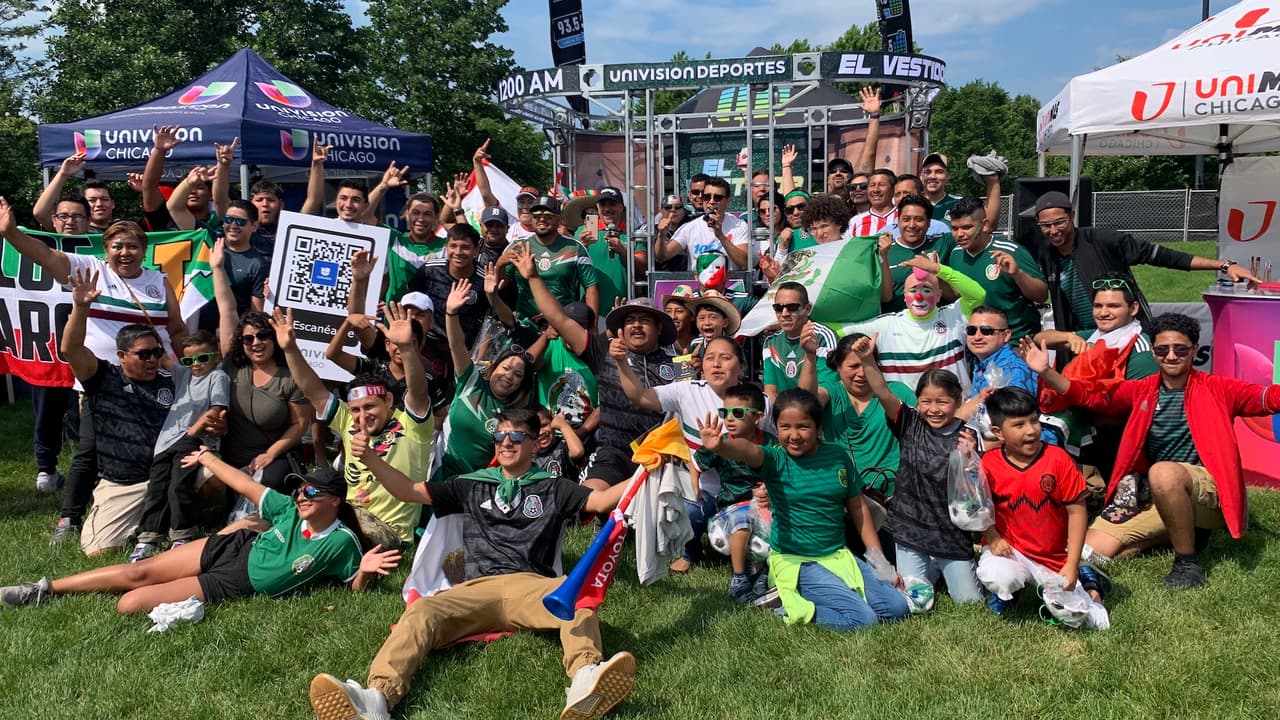 Univision Chicago acompaña a los aficionados de fútbol a ver la final de la Copa Oro.