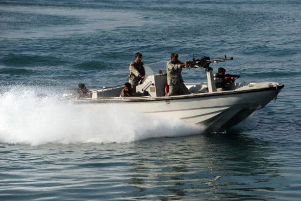 De ahí, según ellos, la multiplicación de las compras de armas, entre ellas los pedidos recientes de los Emiratos Árabes Unidos de un sistema de defensa antimisiles al grupo estadounidense Lockheed Martin, o de cazabombarderos F-15 por parte de Arabia Saudí.