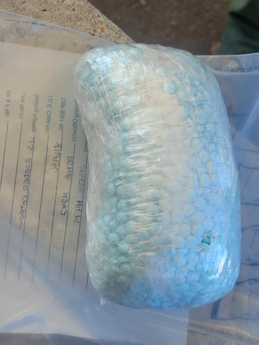 La DEA también dice que el 42% de las píldoras incautadas contienen suficiente fentanilo para ser mortales..