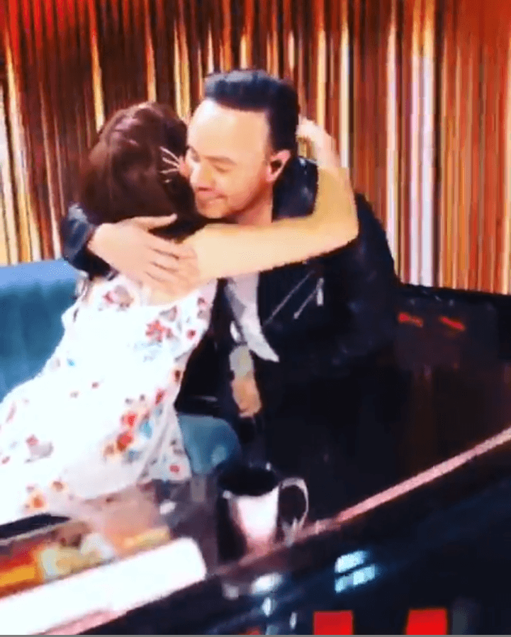 Toda la emoción entre Karol y Río Roma terminó con un bonito abrazo de despedida.