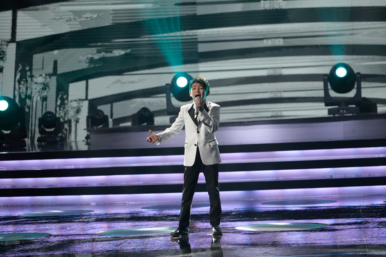 A Kenneth, de 'Sarilú y sus bombas', le tocó cantar 'Será', de Ricardo Montaner. Los jueces quedaron encantados con su sensibilidad, Albertano más que los demás. "Estaba a punto de chillar y creo que 'La Vero' también", dijo.