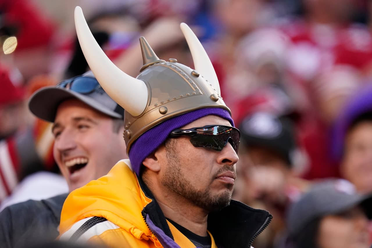 Los sombreros venían en todas las formas pero siempre iban acompañados del color púrpura de los Vikingos de Minnesota, que en esta ocasión tendrán que esperar otro año para llegar al Super Bowl.