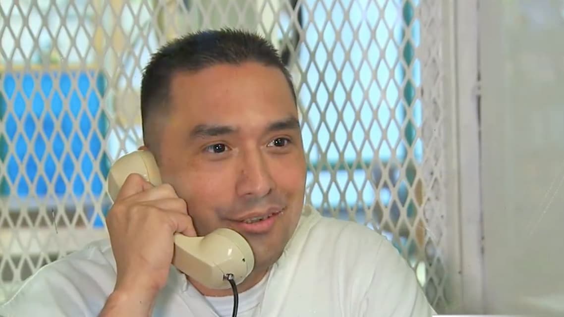 <b>Rolando Ruiz Jr.: </b>Ejecutado el 7 de marzo de 2017 en la cárcel de Huntsville
<b>.</b> Luego de pasar 25 años en el pabellón de la muerte, el reo de de 44 años, fue 
<b><a href="https://www.univision.com/houston/kxln/noticias/pena-de-muerte/hispano-que-asesino-a-una-mujer-hace-25-anos-sera-ejecutado-en-texas-luego-de-que-la-corte-suprema-rechazo-sus-apelaciones-de-ultimo-momento">ejecutado por el asesinato de una mujer en San Antonio en 1992</a></b>. El sujeto había sido contratado por el esposo de la víctima, quien planeó su muerte para cobrar un seguro de vida, y recibió 2,000 dólares de paga como parte del trato. La ejecución de Ruíz había sido programada en tres ocasiones, pero su abogado había logrado bloquearlas. Sin embargo, la Corte Suprema rechazó un último recurso presentado el 6 de marzo. Antes de recibir la inyección letal el reo pidió perdón a la familia de la víctima, que presenció la ejecución. 
<br>
<br>
<b>Últimas Palabras</b>: "Las palabras no expresan cuánto lamento el dolor que les he causado. Que esto les traiga paz y perdón. Lo siento. A mi familia, gracias por su amor y su apoyo. Estoy en paz".