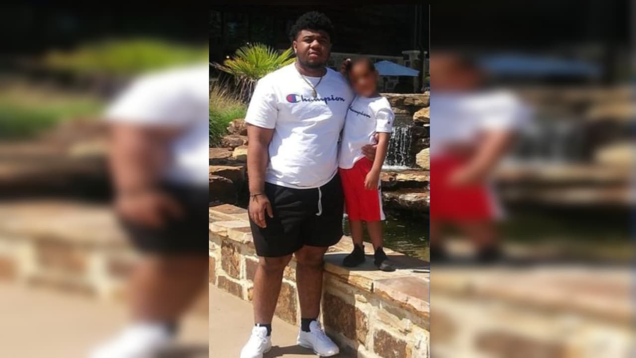 Un adolescente de 15 años muere tras colapsar durante una práctica de futbol americano 